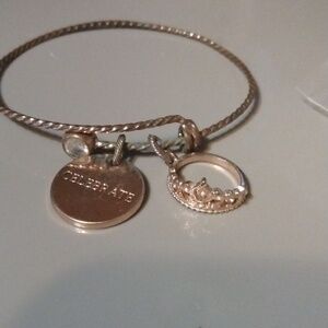 Mary Kay tiara slide charm bracelet gold tone (sku
